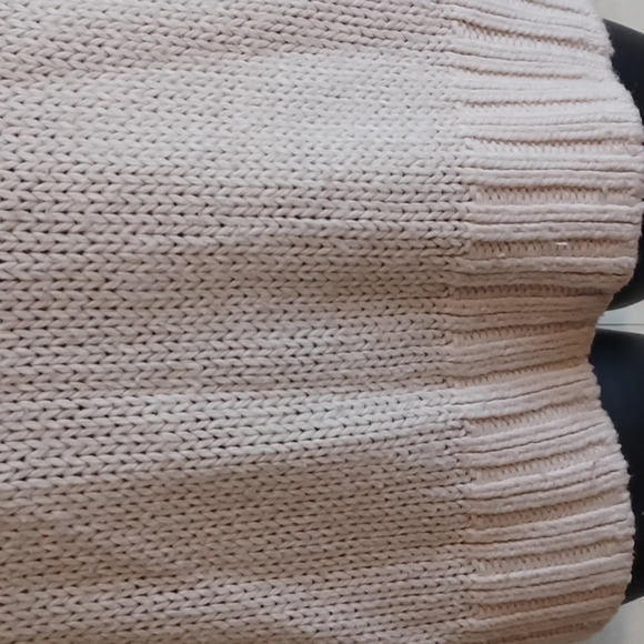 Pink Victorias Secret sweater. Size small. Oatmeal colored v neck cableknit type - Picture 3 of 12